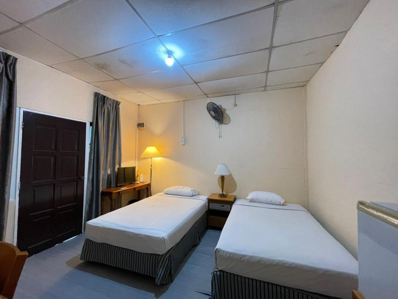 Dgeting Beach Resort Tumpat Exterior photo